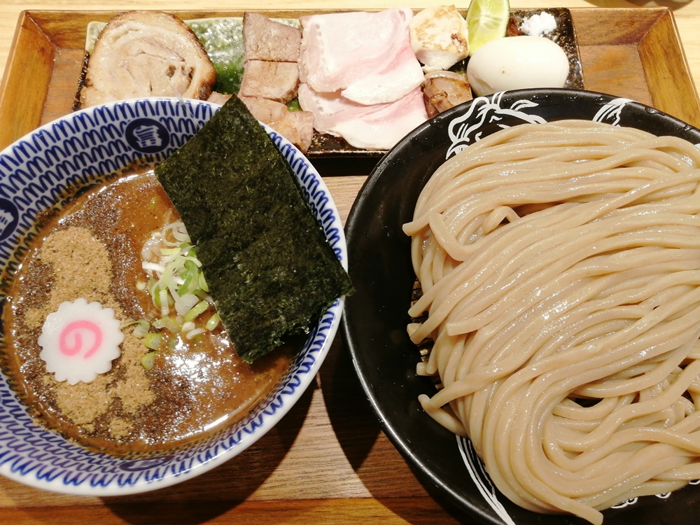 松戸のラーメン屋語るうえで欠かせないお店 中華蕎麦とみ田 のつけ麺を完全解剖 整理券の貰う際のポイントなどをご紹介します ロカスポ松戸市版 ろかまつ