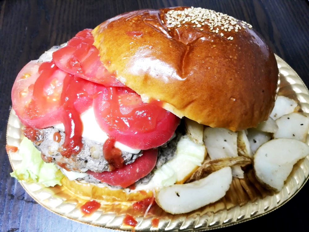 デカすぎる 松戸駅西口キテミテマツド地下1階 黒犇 くろほん ロピア松戸店 のお肉屋さんのハンバーガー 大盛 のボリュームと味に驚いた ロカスポ 松戸市版 ろかまつ