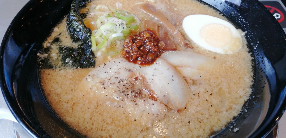 店舗数は減ったけれどやっぱりウマい 馬橋のラーメン店 らあめん花月嵐 馬橋店 の嵐げんこつらあめんが無料トッピングで可能性無限大すぎる ロカスポ松戸市版 ろかまつ